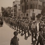 Strijders van Irgun in Tel Aviv kort voor 14 mei 1948 (uit: Ilan Pappe; De etnische zuivering van Palestina)